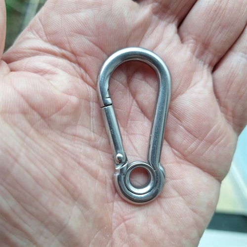 Karabinhage med øje i rustfrit A4 stål (AISI 316, syrefast)